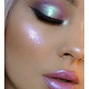 Holographic Duo by Younique